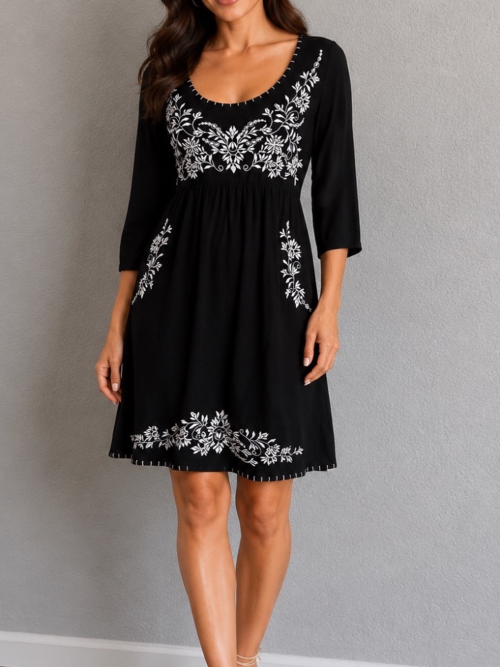 Chelsea & Theodore embroidered Black/White knit dress Size Medium Petite